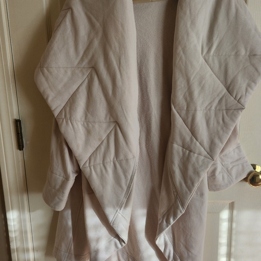 Coat quilted open wrap new without tags!